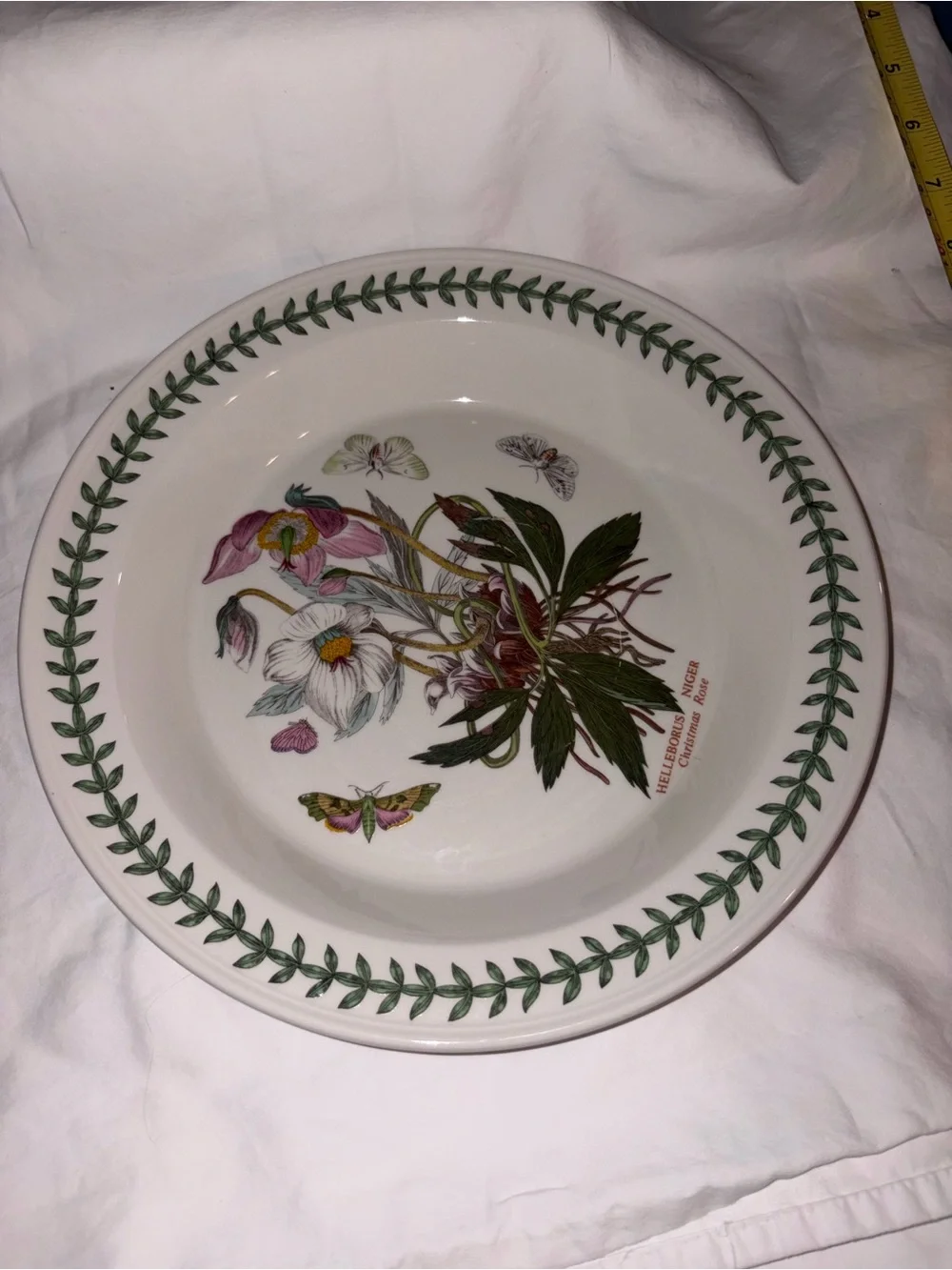 Like new Portmeirion Botanic Garden Pie Plate Christmas Rose